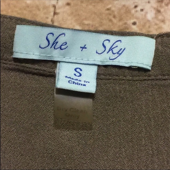 She & Sky Flowy Peplum Top - Picture 7 of 8